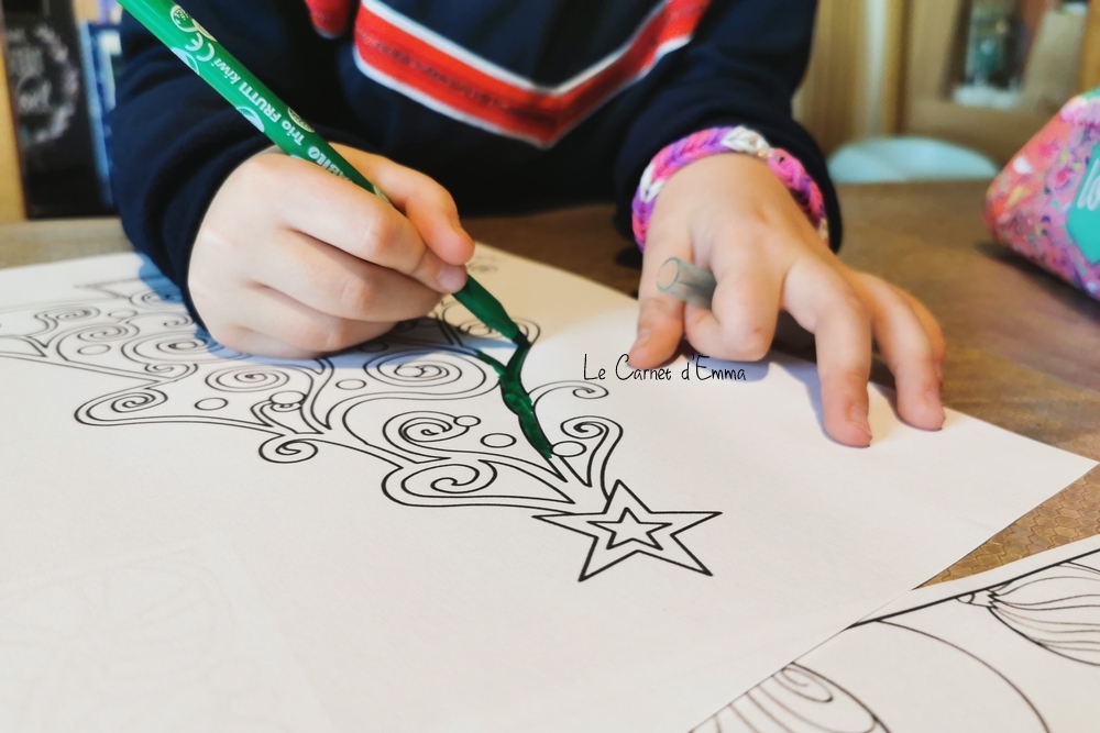 Livre de coloriage de Noel - pour enfants - 4 ans et + : Cahier à colorier  de dessins de Noel pour les tout-petits - pour les filles et les garçons à