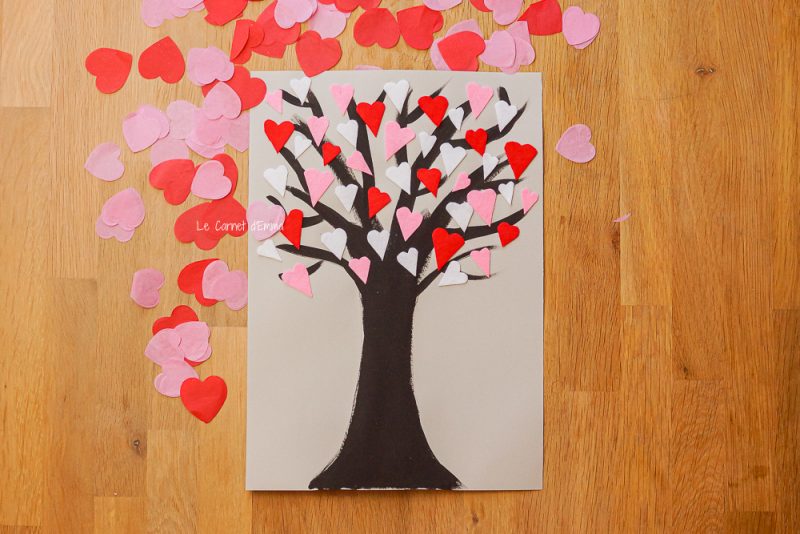 résultat de notre activité de saint valentin avec un arbre aux feuilles en forme de coeur
