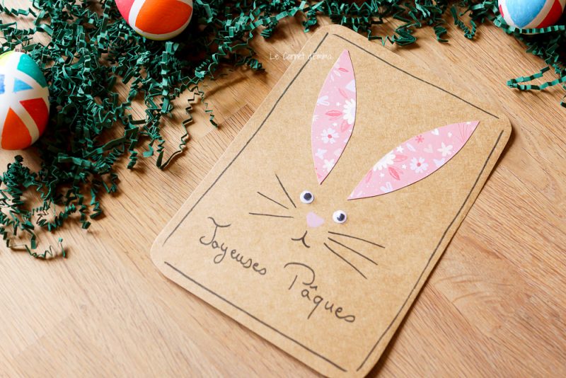 Une jolie carte de voeux pour Pâques avec un lapin