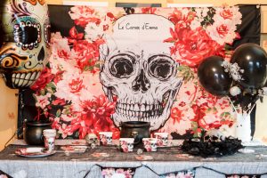 Décoration de table pour Halloween avec Jour de Fête. Thème Crâne et Fleurs Décoration fête des morts mexicaine Dia de los muertos