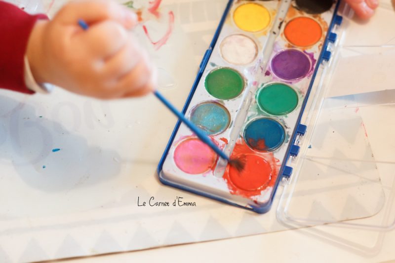 activité manuelle autour de l'hiver Peinture sur des glaçons Peindre sur de la glace Activité enfant à partir de 1 ans. Activité sensorielle
