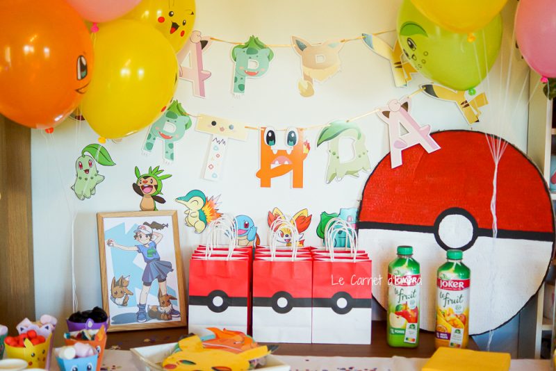 décoration anniversaire enfant thème pokémon, pikachu pokéball