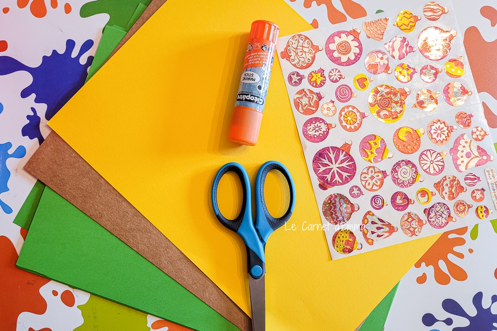 Un joli sapin en 3D avec du papier coloré - Le Carnet d'Emma Un joli sapin en 3D avec du papier coloré - Le Carnet d'Emma