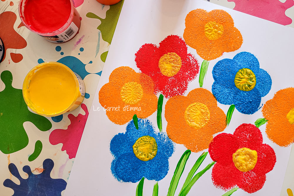 Activité manuelle printemps bouquet de fleurs tampon peinture