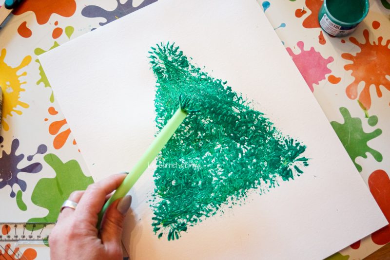peindre un sapin de Noël avec une paille