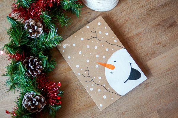 Un bonhomme de neige sur une carte de voeux