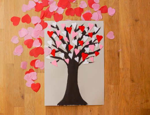 activité avec un arbre aux feuilles en forme de coeur
