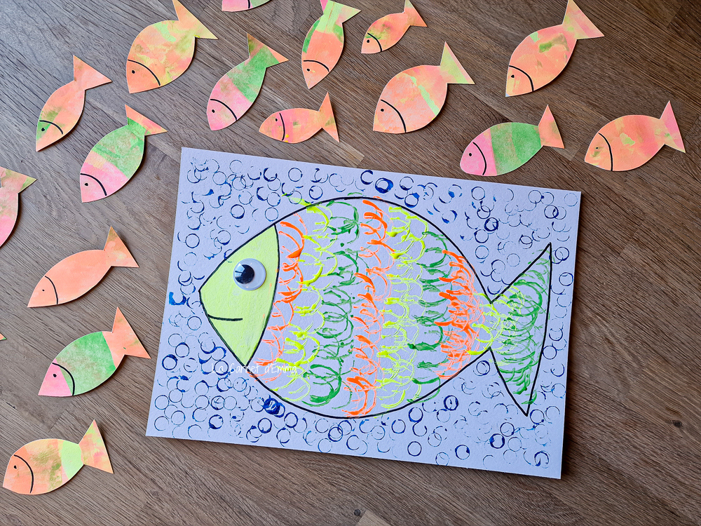 Un poisson d'avril avec des écailles aux couleurs fluo.